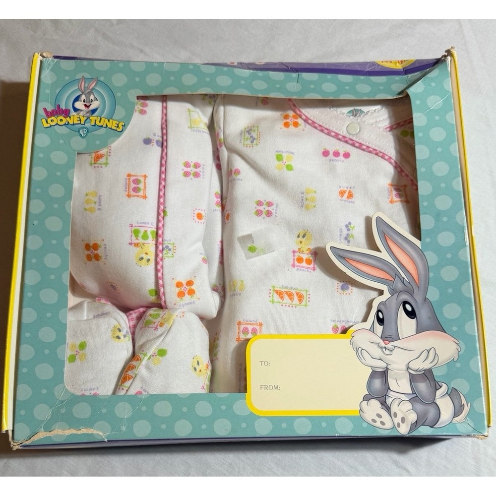 New Vintage Looney Tunes baby gift 3 piece set.  Tweety bird. Creeper, booties